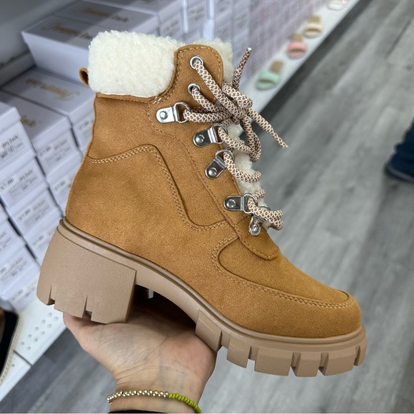 Camel leather teddy fur boot - Picture 4 of 7